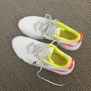 Perfect condition women’s Nike renew sneakers